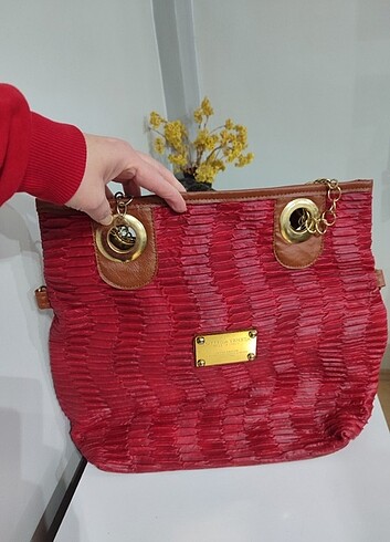 Kırmızı bordo arası renkte büyük boy çanta