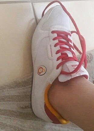 gs spor ayakkabi