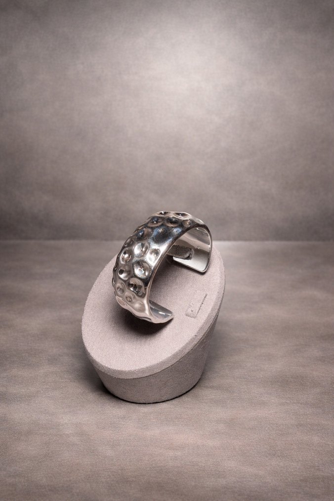 Gri Yılan Desenli Minimalist Bileklik - Görsel 2