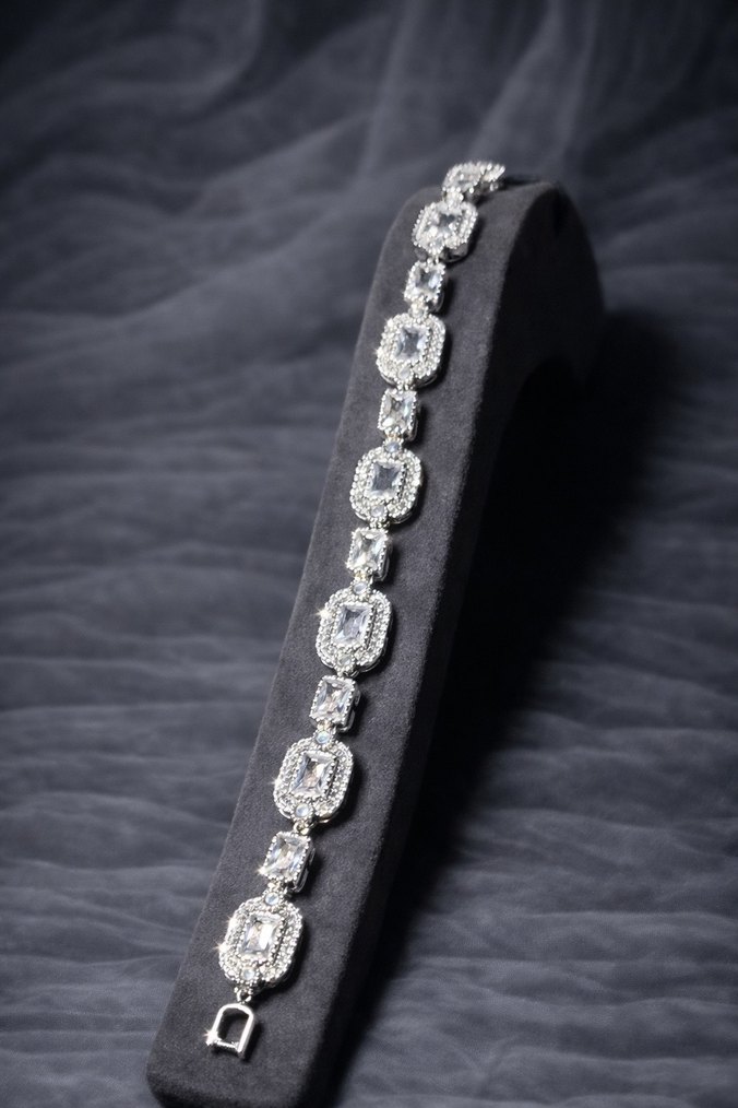 Zincir Detaylı Renkli İşlemeli Klasik Bileklik - Görsel 2