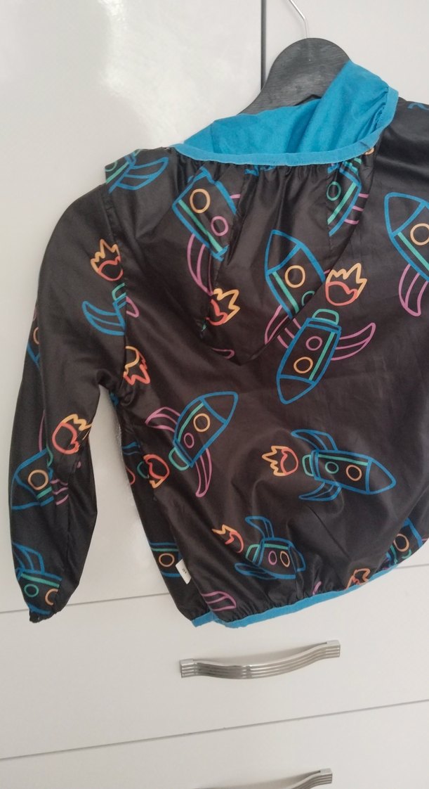 Erkek Çocuk Baskılı Fermuarlı Yağmurluk - Görsel 3