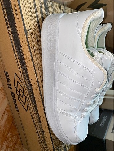 Adidas Beyaz ayakkabı