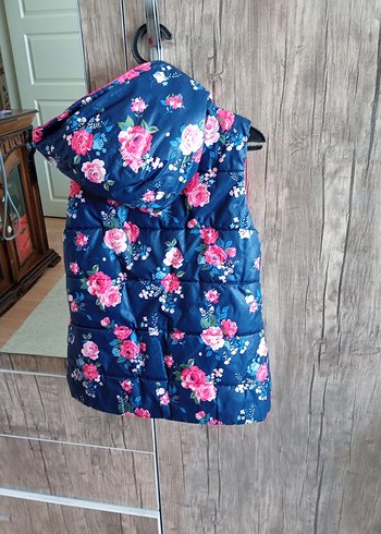 Çiçek Desenli Kapüşonlu Kız Yeleği - Görsel 2