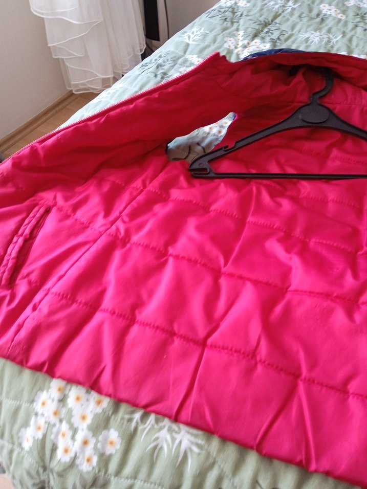 Çiçek Desenli Kapüşonlu Kız Yeleği - Görsel 3