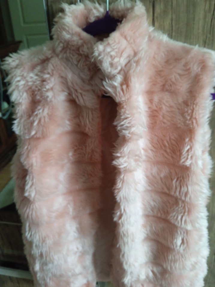 Pembe Uzun Yumuşak Dokulu Kadın Kürklü Yelek - Görsel 3