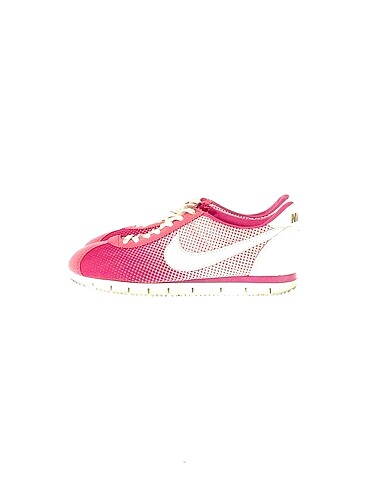 Nike Spor Ayakkabı %70 İndirimli.