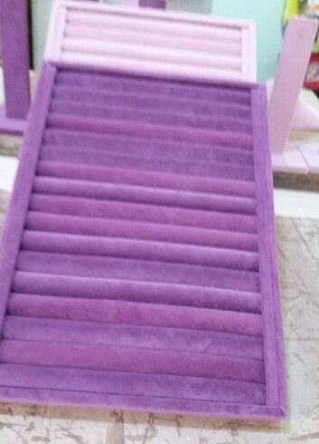Kolye küpe yüzük bilezik takı sunum ürünleri 