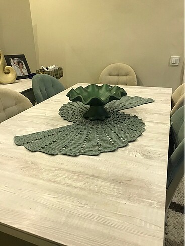  Masa ve orta sehpa ranır