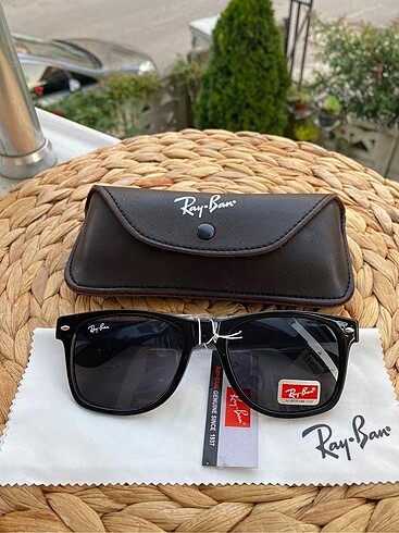 Ray Ban Siyah parlak güneş gözlüğü