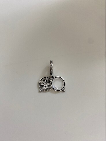 Pandora Pandora sallantılı yıldız charm