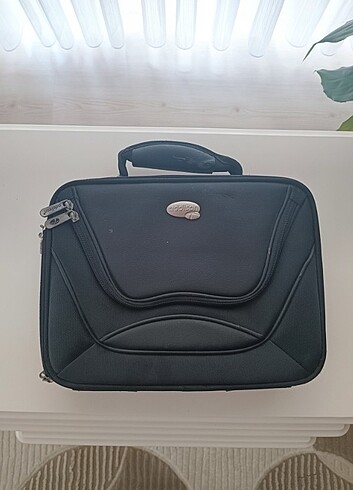 SİYAH MİNİ LAPTOP ÇANTASI
