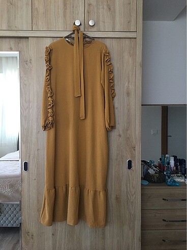 Kolu Fırfırlı Ayrobin Elbise