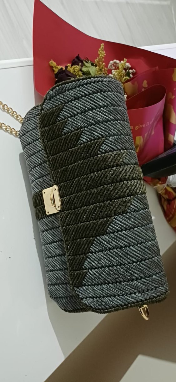 Gri Yılan Desenli Zincir Detaylı Denim Çanta - Görsel 2