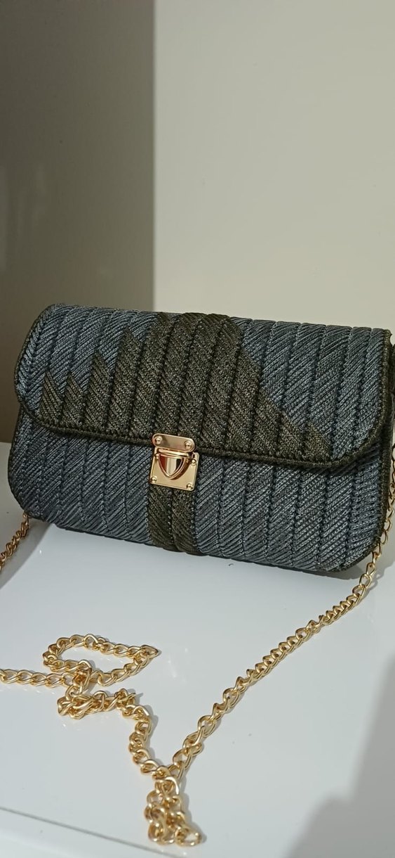 Gri Yılan Desenli Zincir Detaylı Denim Çanta - Görsel 5