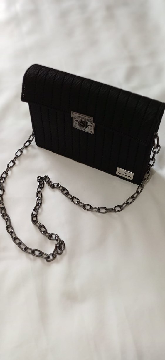 Zincir Detaylı Siyah Yılan Desenli Kadın Çanta - Görsel 3