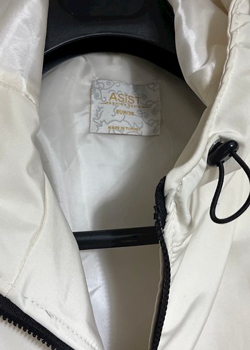 Beyaz Fermuarlı Kadın Yağmurluk - Görsel 2