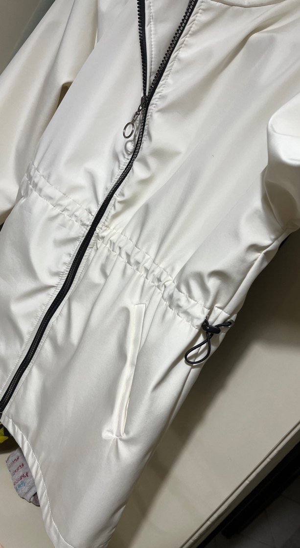 Beyaz Fermuarlı Kadın Yağmurluk - Görsel 4