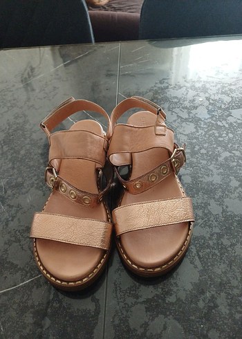 38 Beden Bej Deri Dolgu Topuklu Kadın Sandalet
