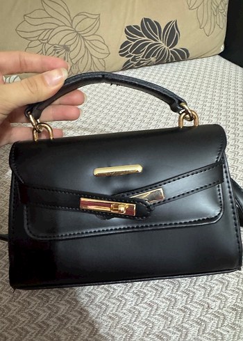 Siyah Deri Tokalı Modern Klasik Kadın Çanta - Görsel 2