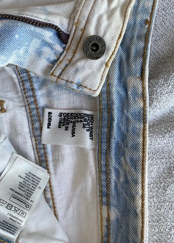 Düğmeli Batik Desenli Mini Kot Şort - Görsel 2