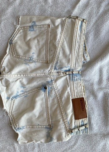 Düğmeli Batik Desenli Mini Kot Şort - Görsel 3