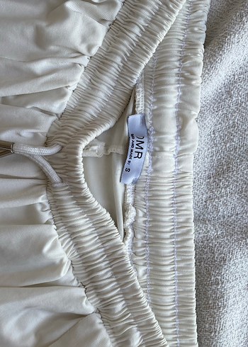 Beyaz Piliseli Kısa Şort - Görsel 2