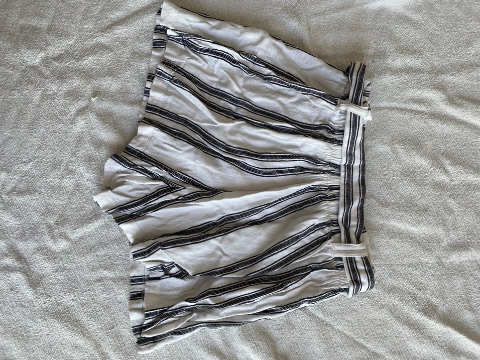 Çizgili Keten Şort, Kemerli - Görsel 3