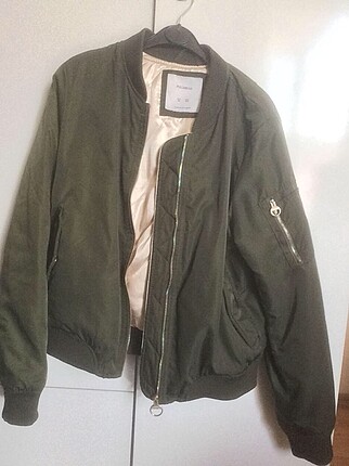 PULL AND BEAR BOMBER CEKET