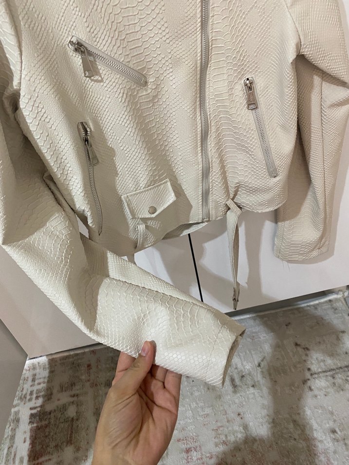 Bej Yılan Derisi Desenli Kemerli Deri Ceket - Görsel 2