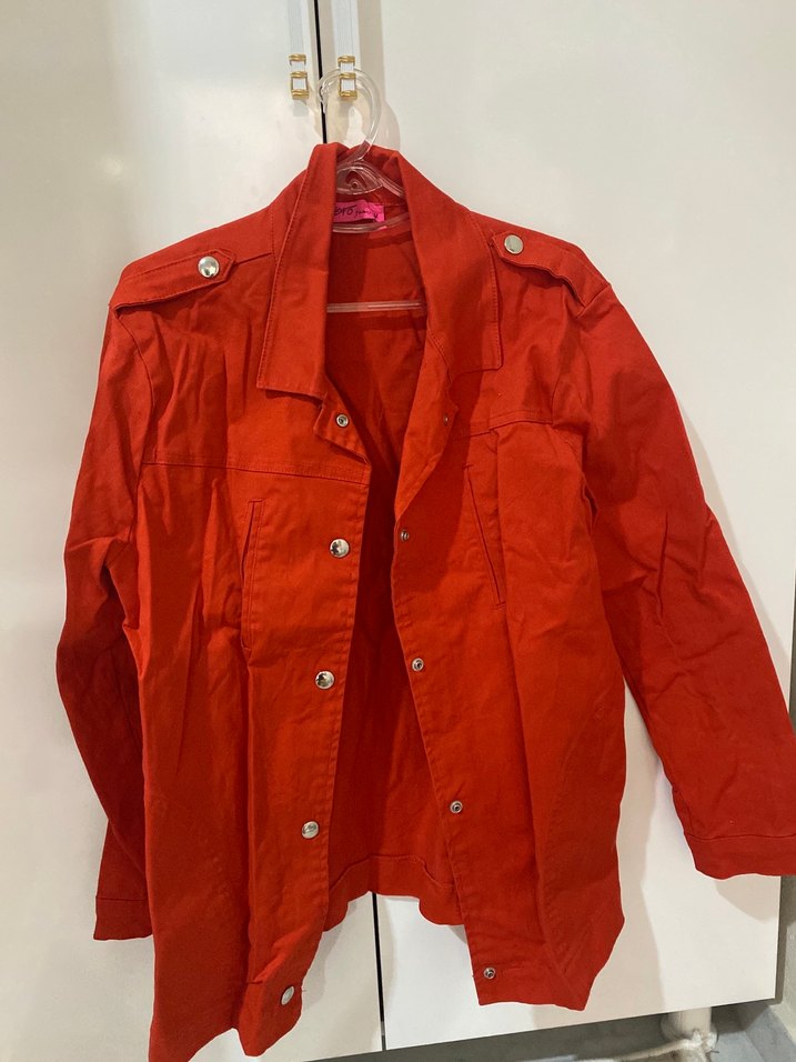 Kırmızı Düğmeli Kadın Ceket - Görsel 3