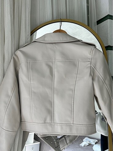 Stradivarius kemerli suni deri biker ceket - Görsel 6