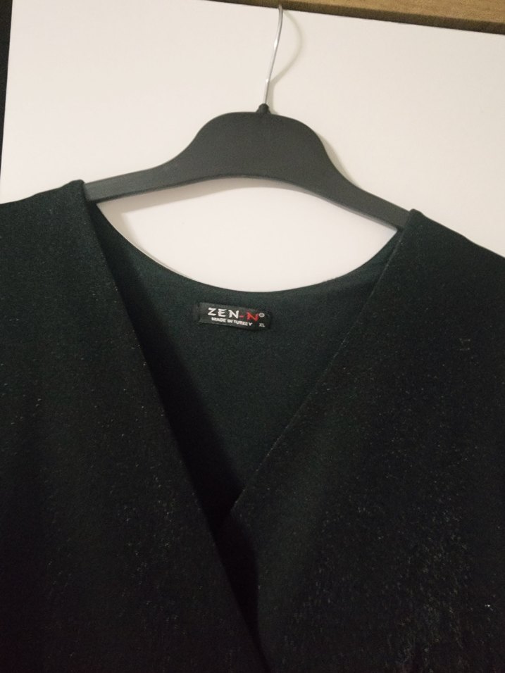 Siyah Parlak Uzun Drapeli Gotik Elbise - Görsel 2