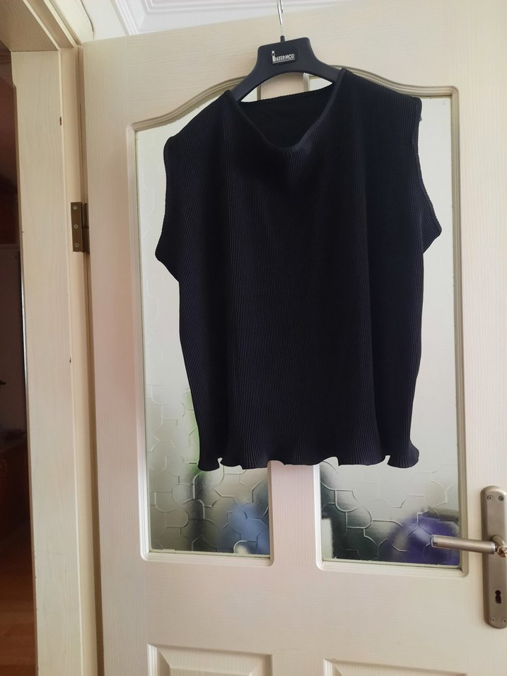 Sıfır Siyah Büyük Beden Piliseli Kolsuz Kadın Bluz - Görsel 5