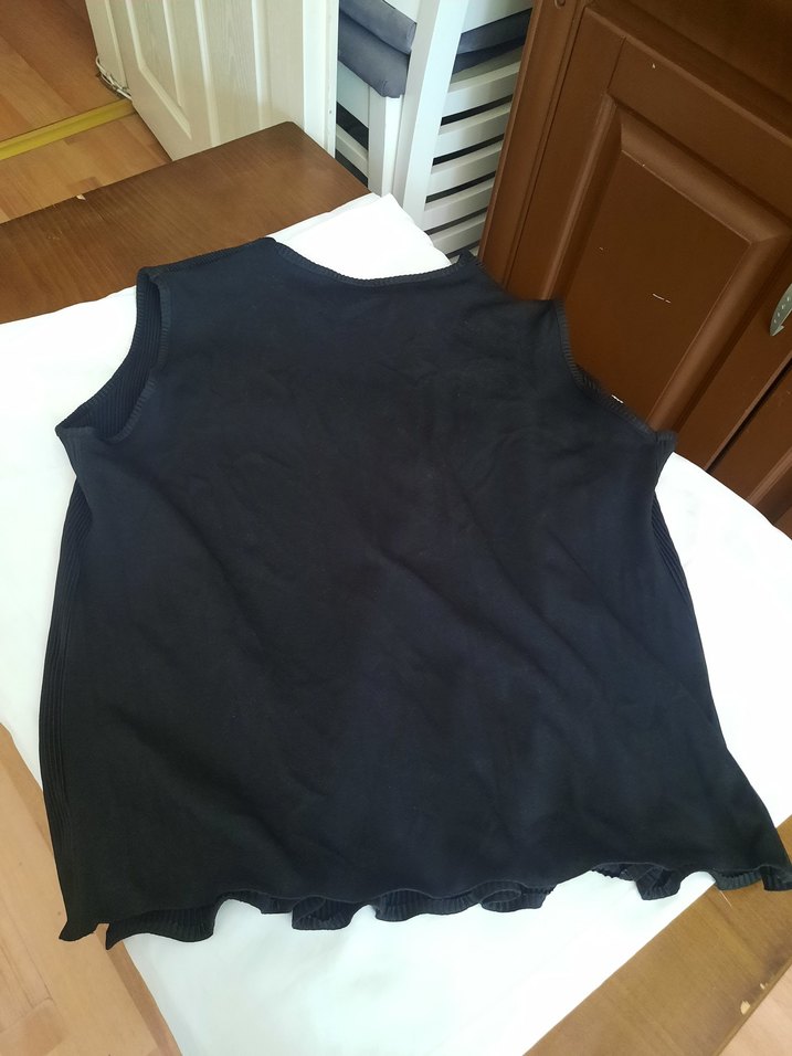 Sıfır Siyah Büyük Beden Piliseli Kolsuz Kadın Bluz - Görsel 2