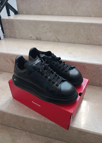 Alexander McQueen 43