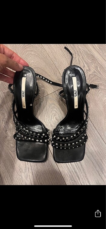 39 Beden siyah Renk 39 no zara sandalet