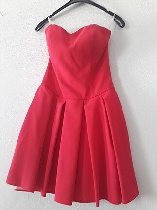 Pembe elbise