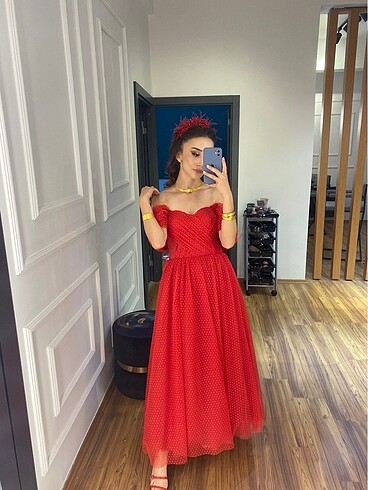 36 Beden Midi kırmızı abiye