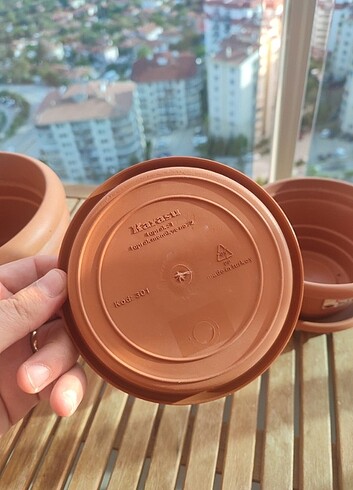 Diğer 3 adet orta boy saksı