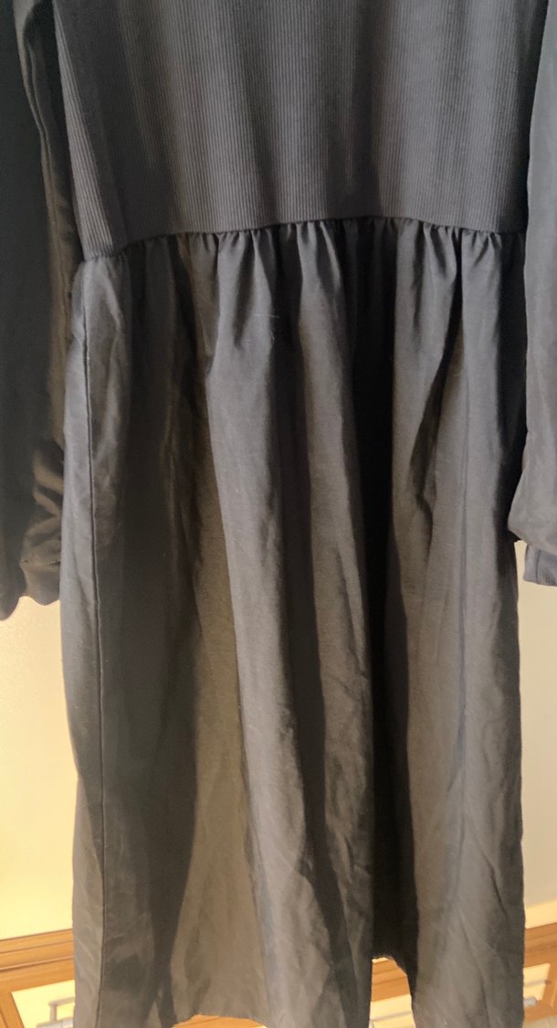 Siyah Dökümlü Uzun Keten Elbise Tesettür kapalı giyim - Görsel 4