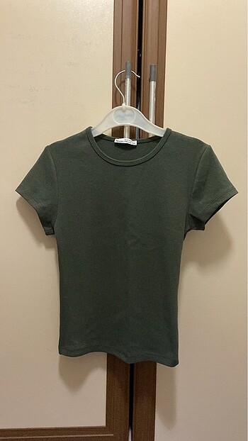 slim fit dar crop baby tee