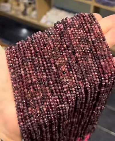 LAL GARNET DİZİ