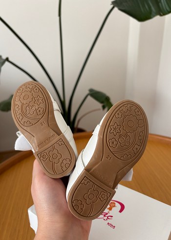 Kız Çocuk Beyaz Tokalı Babet - Görsel 4