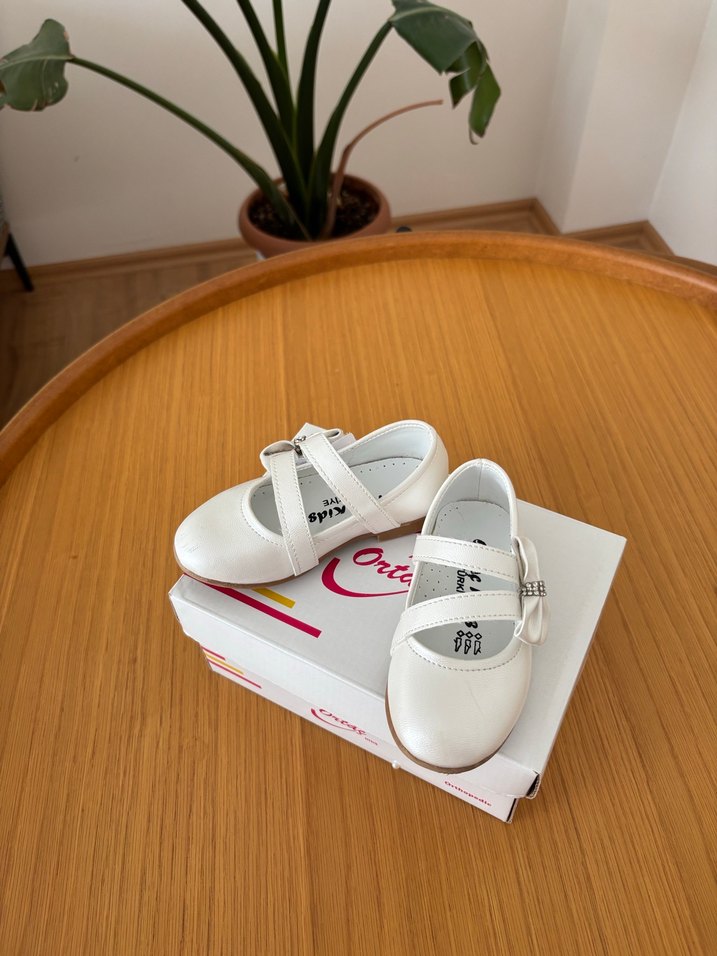 Kız Çocuk Beyaz Tokalı Babet - Görsel 3