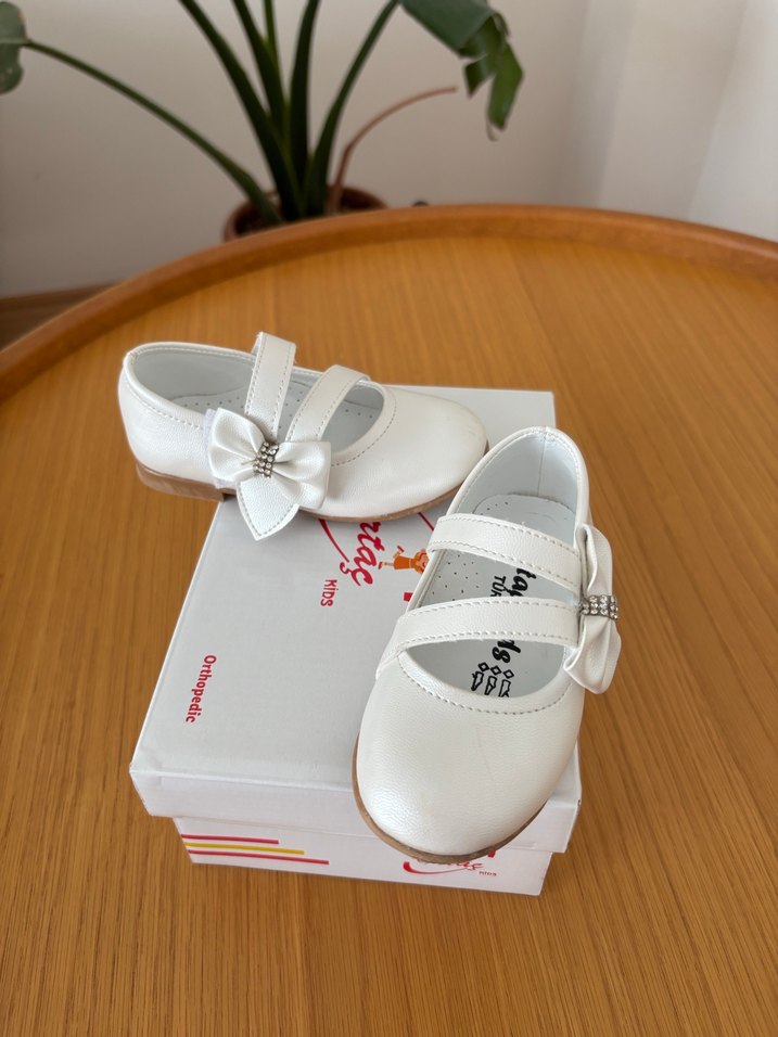 Kız Çocuk Beyaz Tokalı Babet - Görsel 2