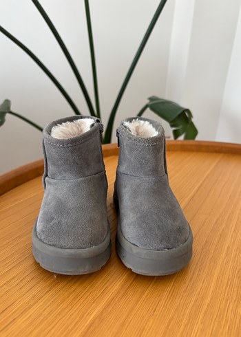 24 Beden gri Renk Zara Kız Çocuk Gri Kürklü Bot