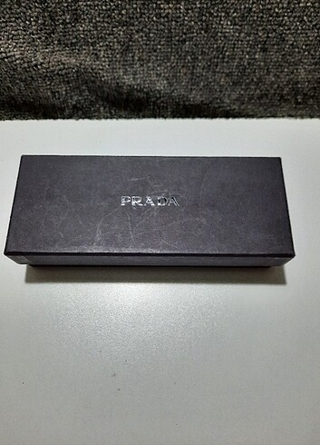 Prada gözlük kutusu 