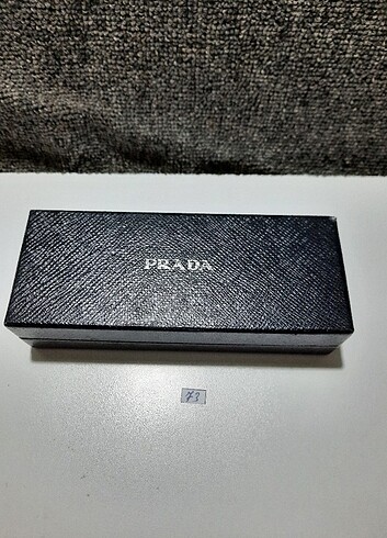 Prada gözlük kutusu 