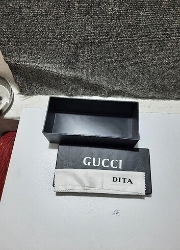 Beden Gucci gözlük kutusu