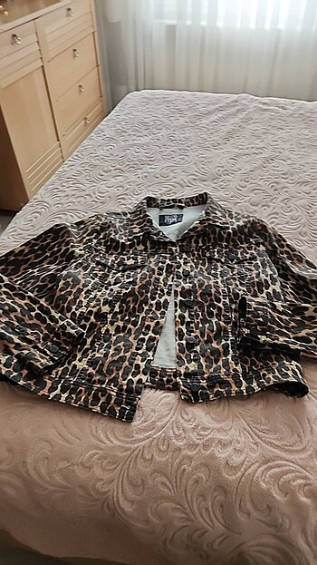 Leopar desenli liralık kot crop mont